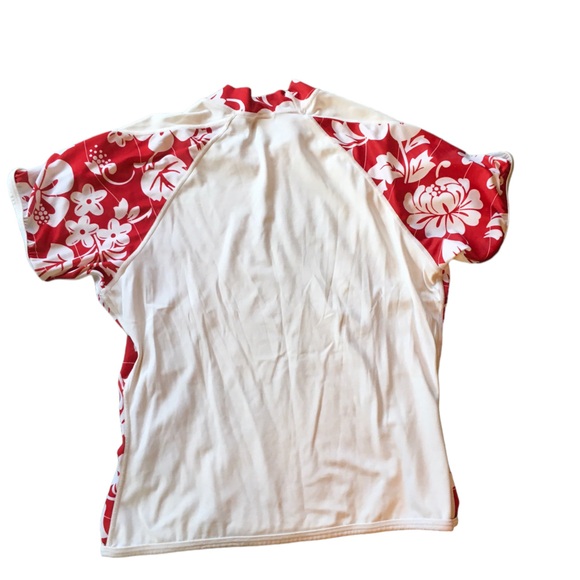 Xcel Rash guard with red and white floral print - Picture 2 of 8